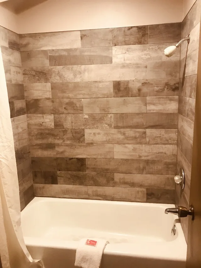 غرفة قياسية بسرير كوين، Econo Lodge University 6/7