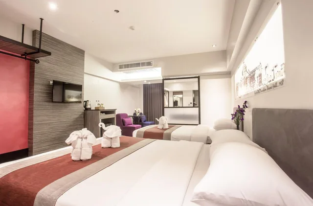Canal, Deluxe, Triple, 1 Double and 1 Single Bed، Nouvo City Hotel 2/5