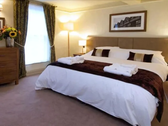 Classic, Double Bed, The Talbot Inn 1/2