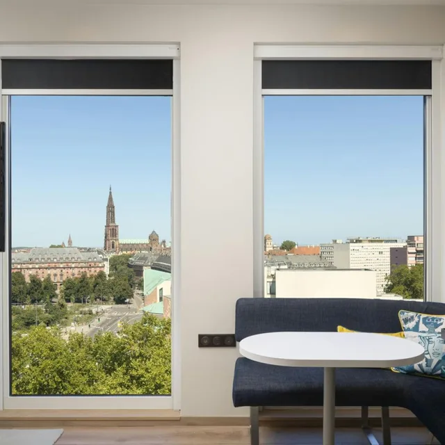 Room, King Bed, City and Cathedral View، Aloft Strasbourg Etoile 8/10