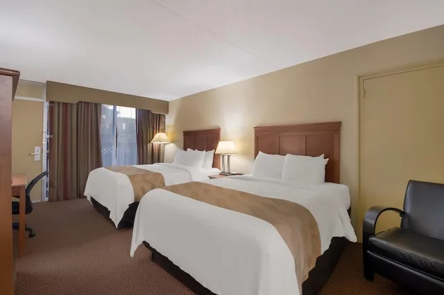 Standard, 2 Double Beds, Exterior Entrance، Quality Inn Chickasha 6/8