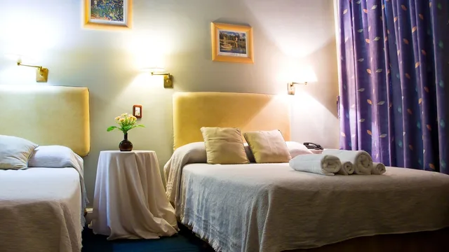غرفة قياسية ثلاثية بسرير مزدوج وسرير فردي، Hotel Frossard 10/10