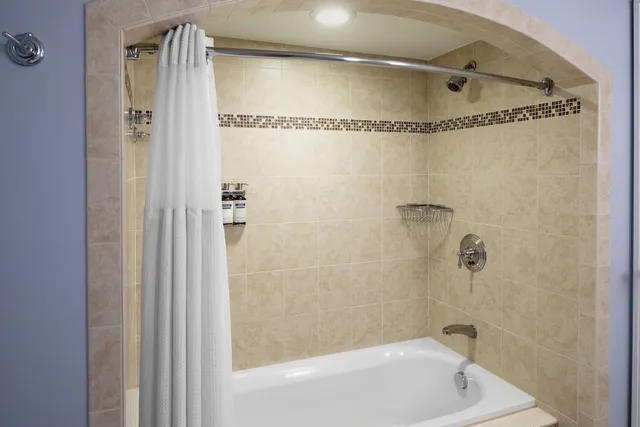 غرفة ديلوكس بسرير كينج بإطلالة جزئية على البحر بمطبخ صغير، Hyatt Regency Clearwater Beach Resort And Spa 5/7