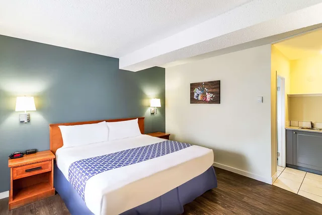 Upgrade, Efficiency, King Bed، Econo Lodge Inn & Suites Calgary - University 4/7