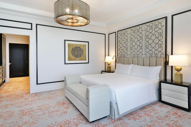 غرفة ديلوكس بسرير كينج، The St Regis Amman 1/9