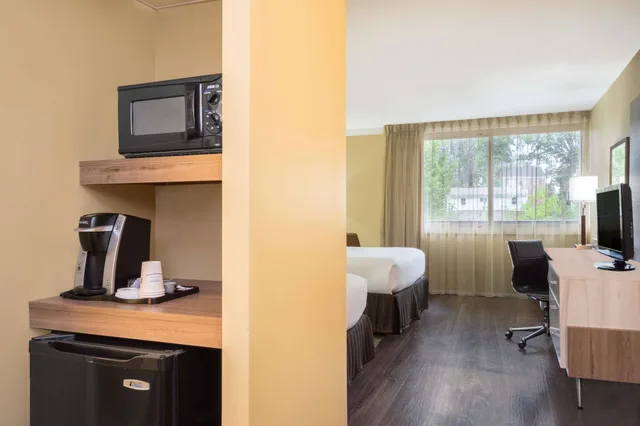 غرفة بسرير كوين وسرير كوين لذوي الإعاقة، Wyndham Garden Washington DC Area 1/1