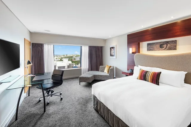 غرفة قياسية بسرير كينج بإطلالة على المدينة في طابق مرتفع، Crowne Plaza Auckland 3/6