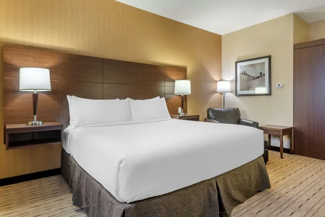 Suite, King Bed, Best Western Plus Bathurst Hotel Suites 2/5