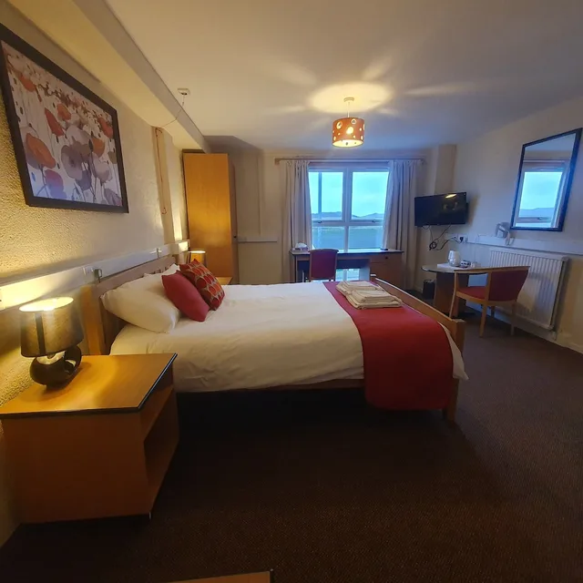Superior, Queen Bed, Accessible, Brae Hotel 1/5