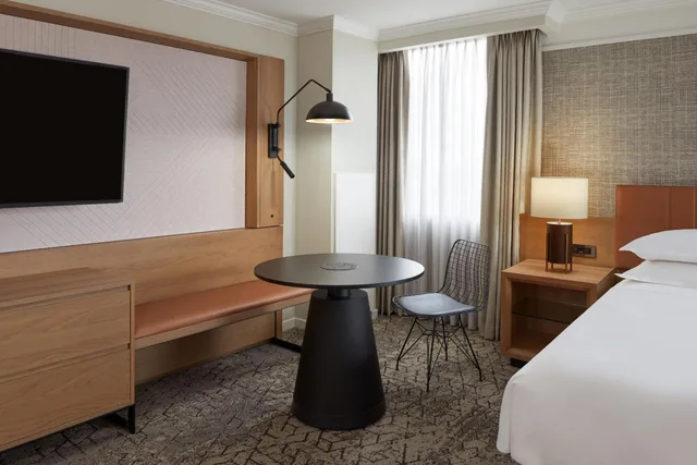 غرفة سوبيريور بسريرين كوين، Sheraton Parkway Toronto North Hotel Suites 2/6