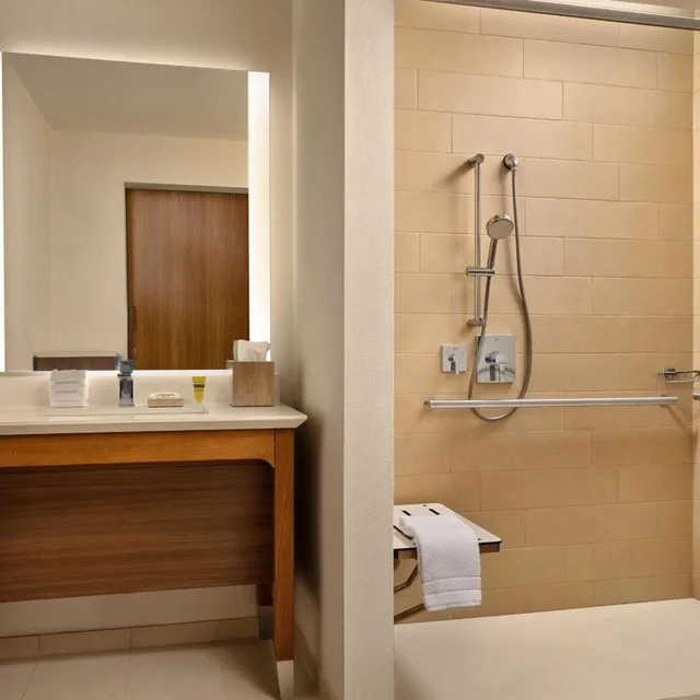 Family Suite, 1 King and 2 Bunk Beds, Sofa, Element Anaheim Resort Convention Center 9/10