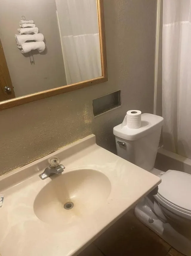 2 Full Beds Non-Smoking، Coldwater Inn & Suites near I 69 1/2