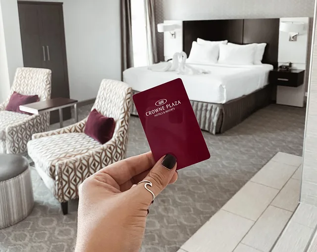 Suite, Accessible, Crowne Plaza Chicago Sw Burr Ridge 1/4