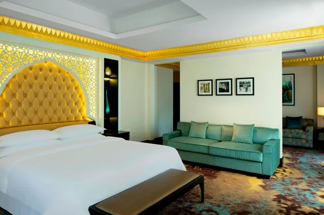 جناح كلوب تنفيذي بغرفة نوم واحدة، Sheraton Sharjah Beach Resort Spa 4/7