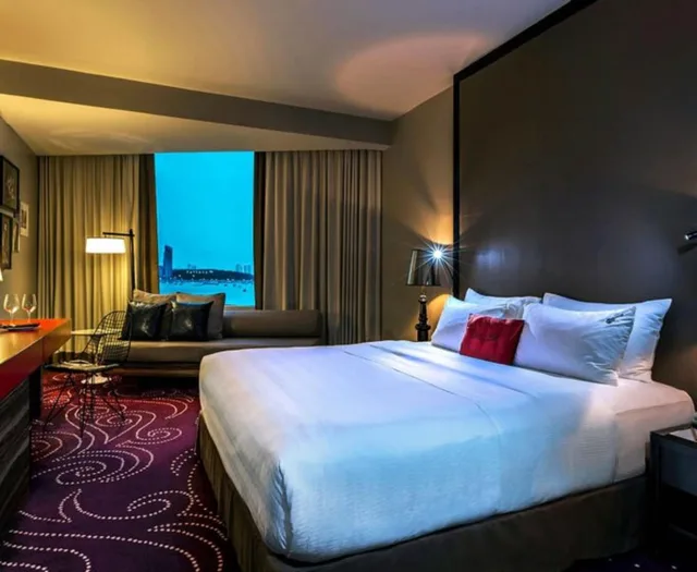 Deluxe, King Bed, Sea View, Hard Rock Hotel Pattaya 1/10