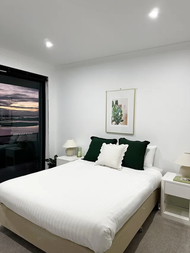 شقة بسرير كينج بشرفة، SHEER PLEASURE ACCOMMODATION 1/9