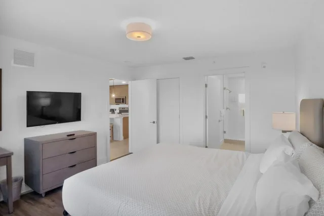 2 Bedrooms, Suite, Bay View, The Avalon Club 5/10