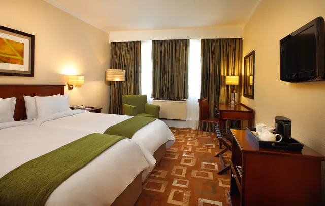 Room, Twin Beds, Garden Court Or Tambo International Airport 2/2