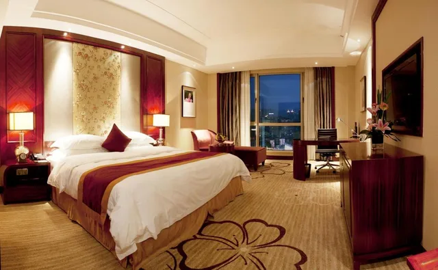 غرفة بسرير كوين بإطلالة على المدينة، Ramada Plaza by Wyndham Shaoguan City Centre 1/1