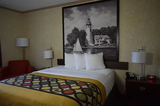 غرفة بسرير كوين لذوي الإعاقة، Spark by Hilton Maumee Toledo 1/6