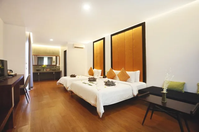 غرفة ديلوكس عائلية بسرير كينج وسرير فردي بإطلالة على المسبح بشرفة، Central Corner D Angkor 7/10