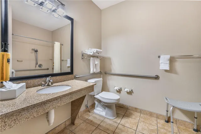 غرفة بسرير كينج لذوي الإعاقة، Best Western Plus Eastgate Inn & Suites 3/3