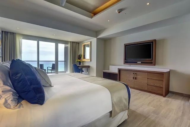 Diamond Club, Junior Suite, Luxury, 2 Queen Beds, Ocean Front, Sofa، Royalton CHIC Cancun, An Autograph Collection (ex Royalton Cancun) 10/10
