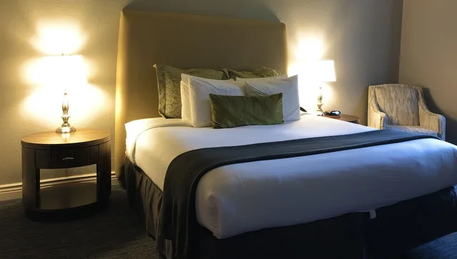 غرفة بسرير كينج لذوي الإعاقة، Tanglewood Resort on Lake Texoma, Ascend Hotel Collection 3/6