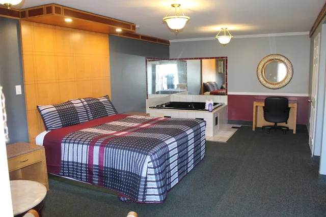 غرفة حصرية بسرير كينج بحوض جاكوزي للمدخنين، Liberty Inn Atlantic City 2/9