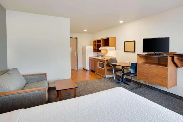 غرفة بسرير مزدوج لذوي الإعاقة، WoodSpring Suites Columbus North I-270 2/3