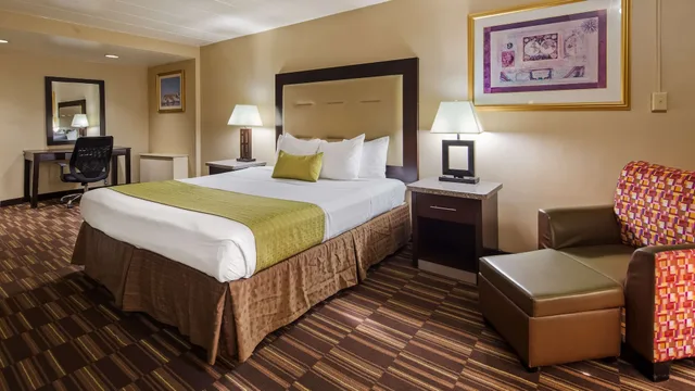 جناح بسرير كينج بحوض جاكوزي، Best Western Atlantic City Hotel 3/7