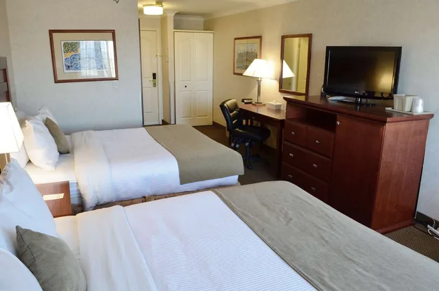 2 Bedrooms, Suite, 2 Queen Beds, Sofa, Kitchen, Best Western Gold Rush Inn 2/3