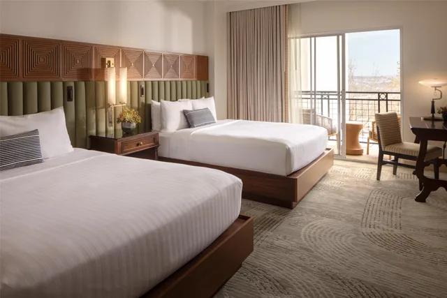 غرفة ديلوكس بسريرين كوين بإطلالة على المدينة، Signia by Hilton La Cantera Resort & Spa 2/4