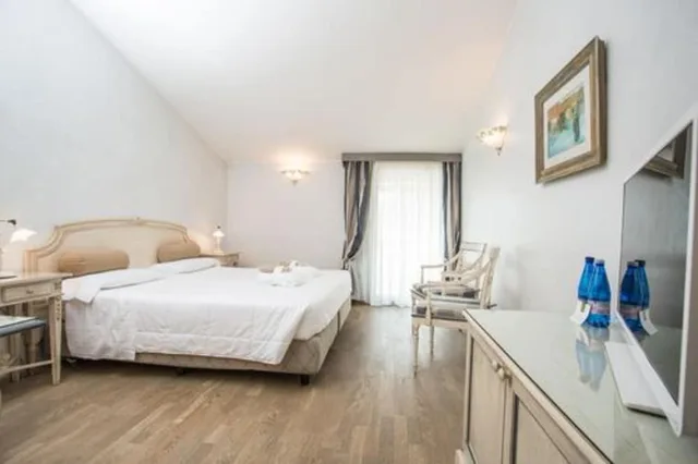 غرفة تنفيذية بسرير مزدوج أو سريرين منفصلين بإطلالة على البحيرة، Hotel Spiaggia D Oro 4/6