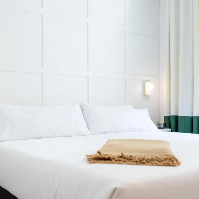 غرفة سوبيريور بسرير كينج، COSMO HOTEL Y BAR 4/10