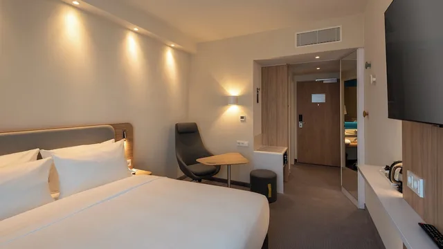 غرفة قياسية ركنية بسرير كوين، Holiday Inn Express Munich North, an IHG Hotel 1/5