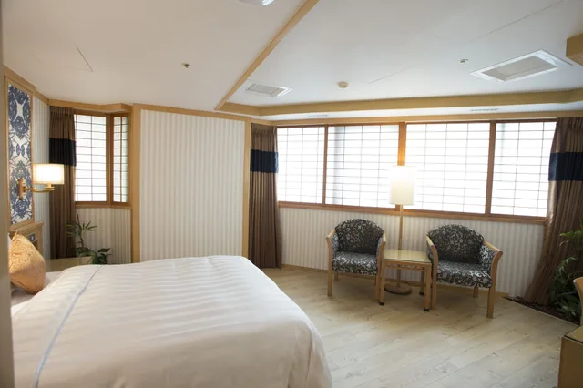 غرفة كلاسيكية بسرير كوين، Silken Hotel 2/6