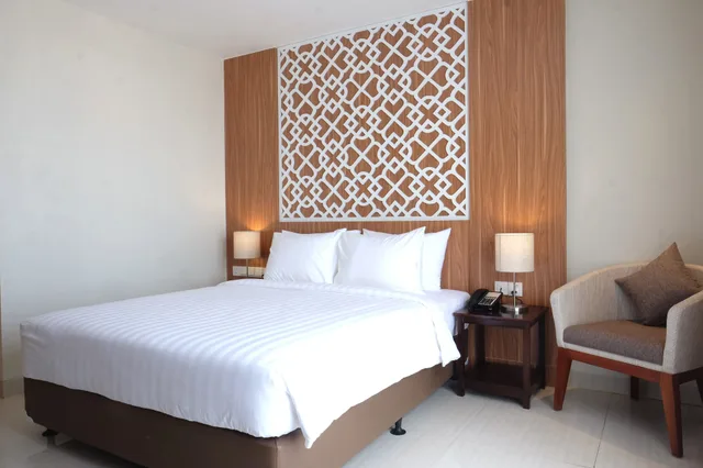 غرفة سوبيريور بسرير كوين بإطلالة على المسبح، Astara Hotel Balikpapan 3/10
