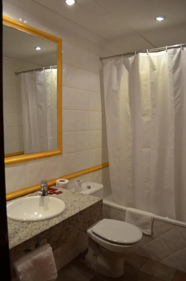 غرفة اقتصادية بسريرين منفصلين مفردة بسرير مزدوج، Hotel Santa Anna 4/9