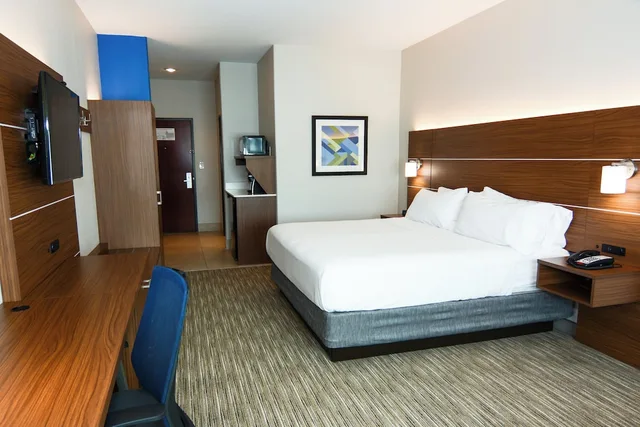 Standard, King Bed, Holiday Inn Express Suites New Boston 1/2