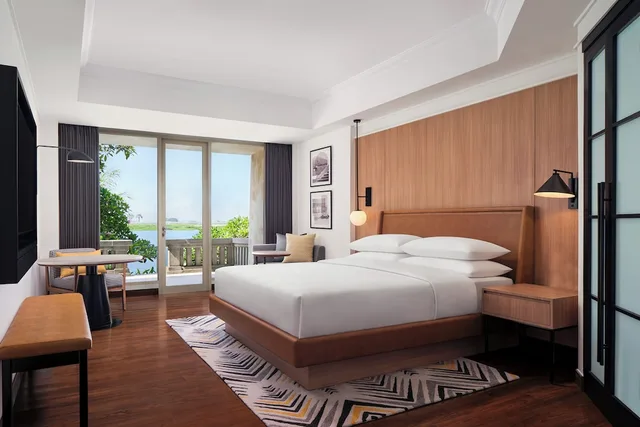 غرفة ديلوكس بسرير كينج بشرفة، Sheraton Jakarta Soekarno Hatta Airport 3/10