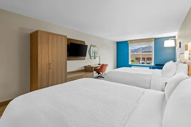 جناح بسريرين كوين، Holiday Inn Express Hotel Suites Ogden 3/10