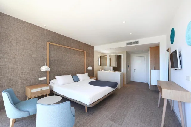 Room, Double Bed, Lateral Side Sea View, Balcony، Mar Azul Hotel - Adults Only 3/4