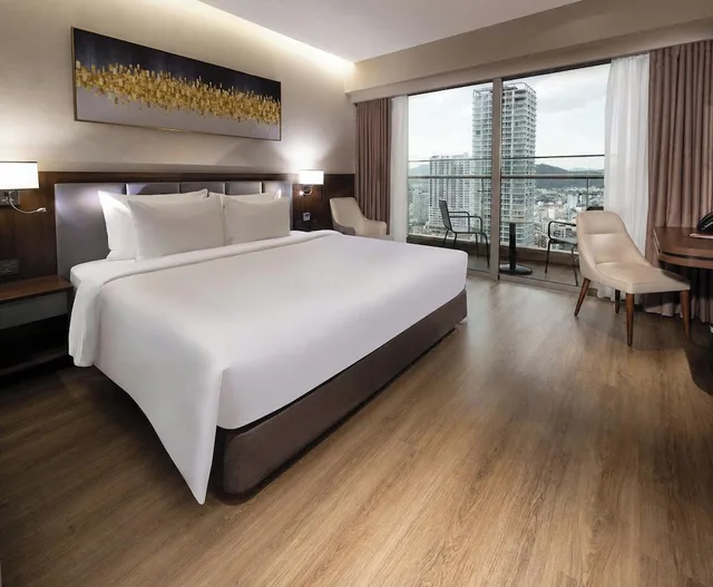 غرفة ديلوكس بسرير كينج بشرفة، Annova Nha Trang Hotel 5/8