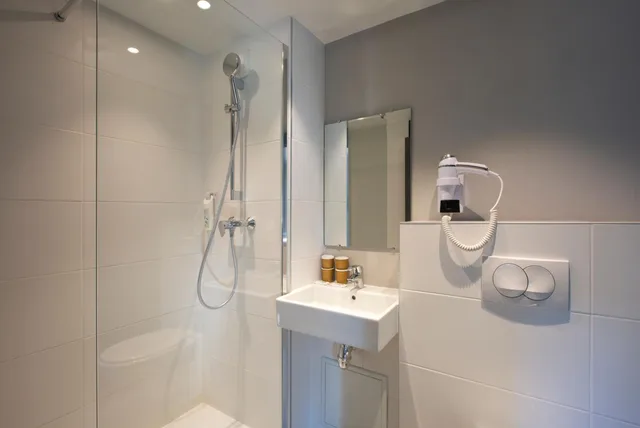 غرفة ثلاثية بسرير مزدوج وسرير بطابقين، ibis budget Avignon Centre 10/10