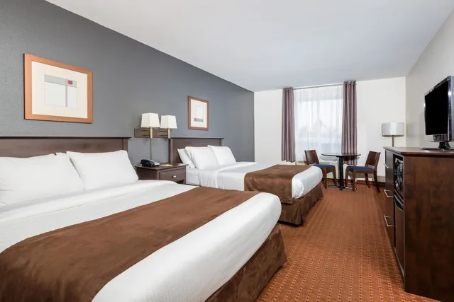 Suite, 2 Queen Beds, Super 8 By Wyndham Quebec City 1/8
