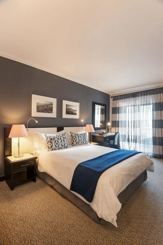 غرفة قياسية بسرير مزدوج، The Commodore Hotel 1/10