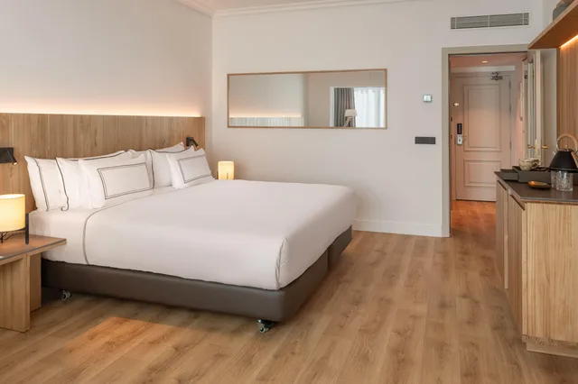 غرفة سوبيريور بإطلالة على المسبح، Melia Madrid Barajas 4/9