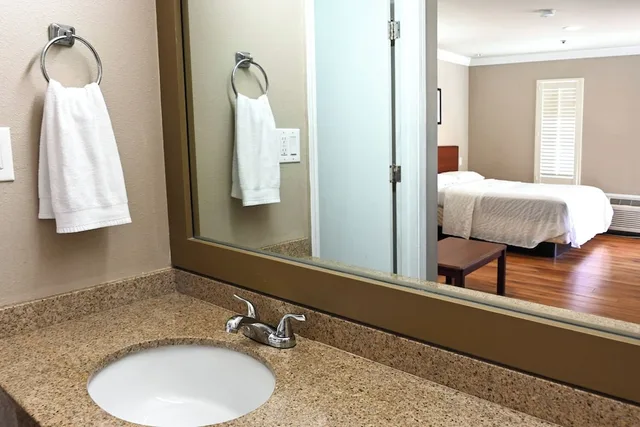 غرفة قياسية بسرير كوين، Days Inn By Wyndham San Francisco S/Oyster Point Airport 10/10
