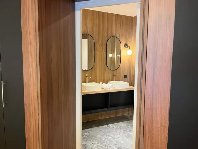 جناح بسرير كوين مع أريكة، Hotel Le Yachtman 2/2